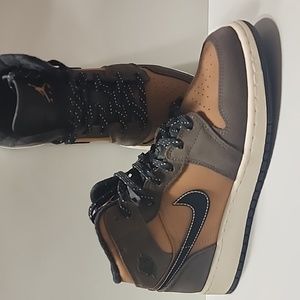 Air Jordan 1 Mid SE 2021 Dark Chocolate